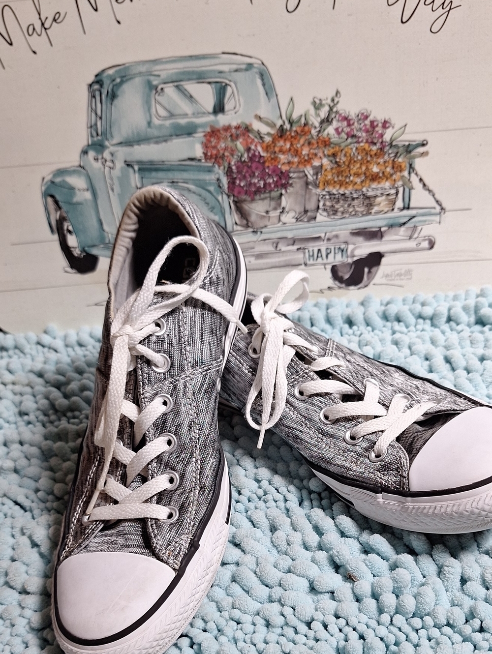 Women's Gray Converse Low-Top Canvas Athletic Sneakers with White Laces
